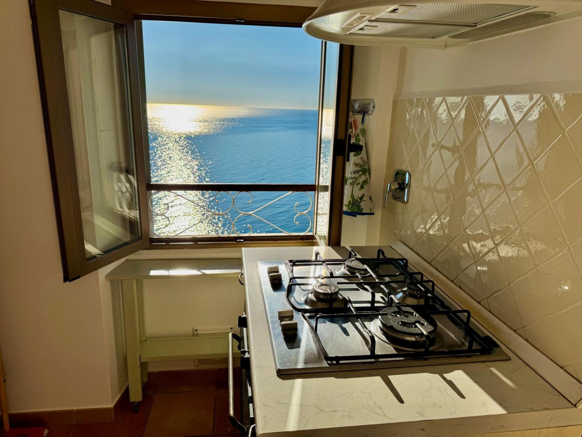 Kiss Of Sea - Balzi Rossi & Baia Beniamin Ventimiglia Exterior foto