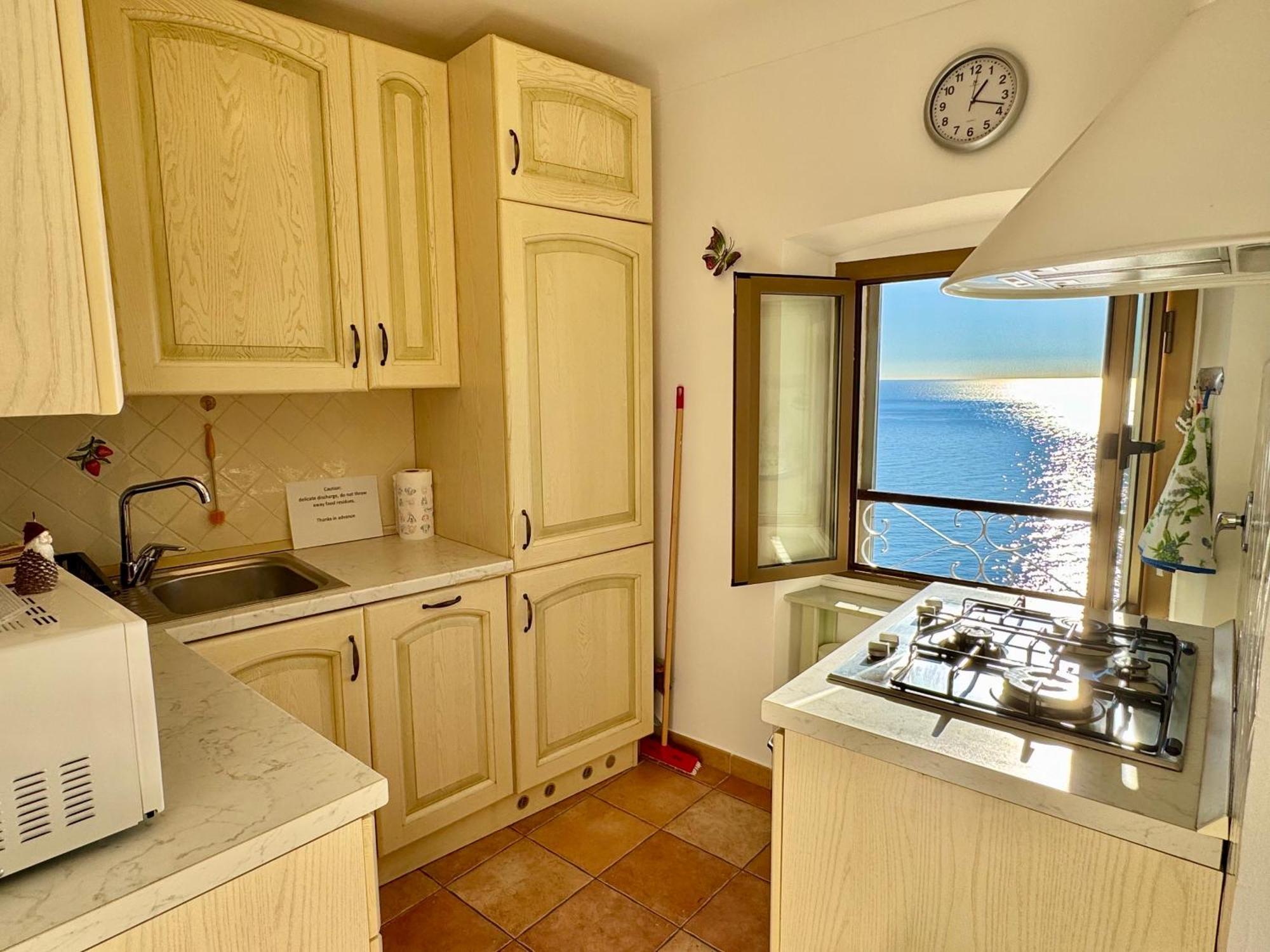 Kiss Of Sea - Balzi Rossi & Baia Beniamin Ventimiglia Exterior foto